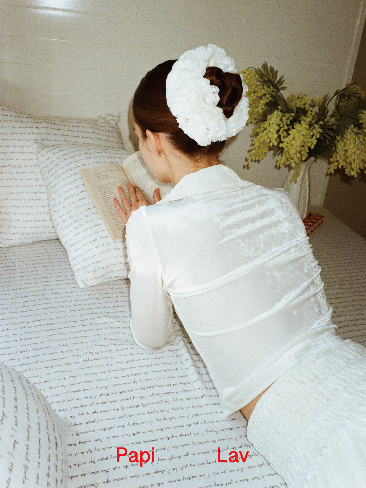 WHITE GENTLE TOP