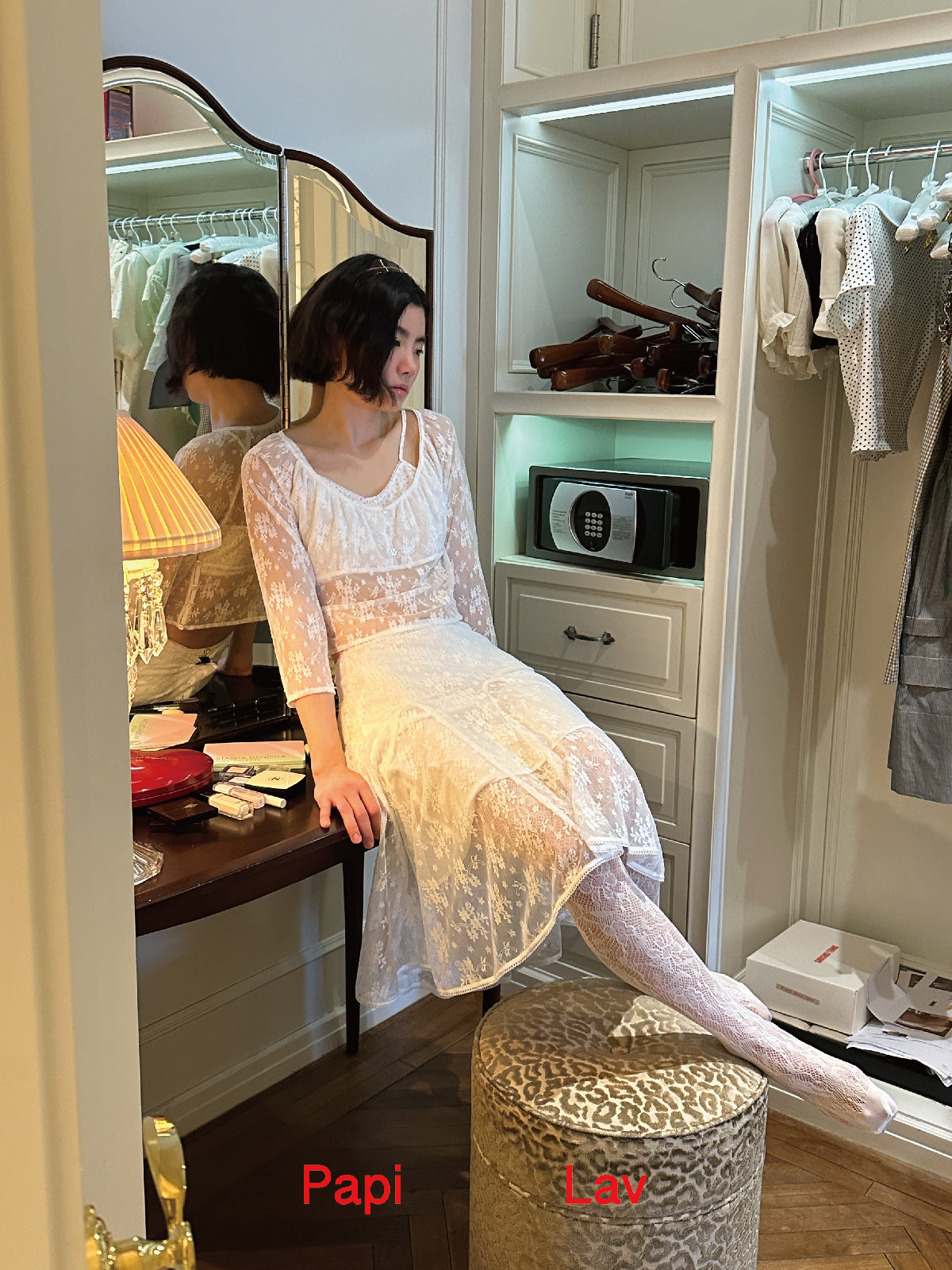 WHITE LACE GHOSTING FLARED SKIRT