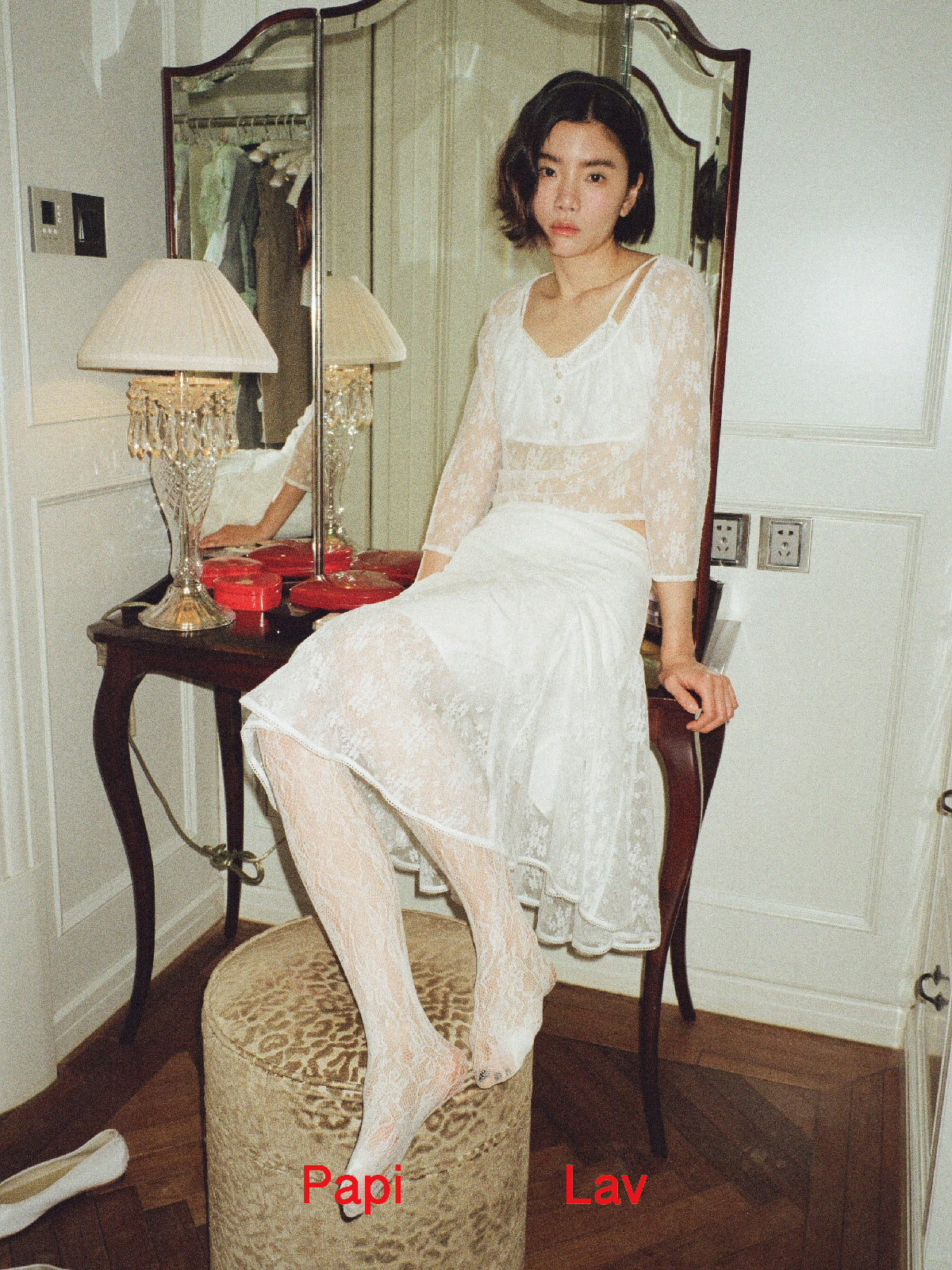 WHITE LACE GHOSTING FLARED SKIRT