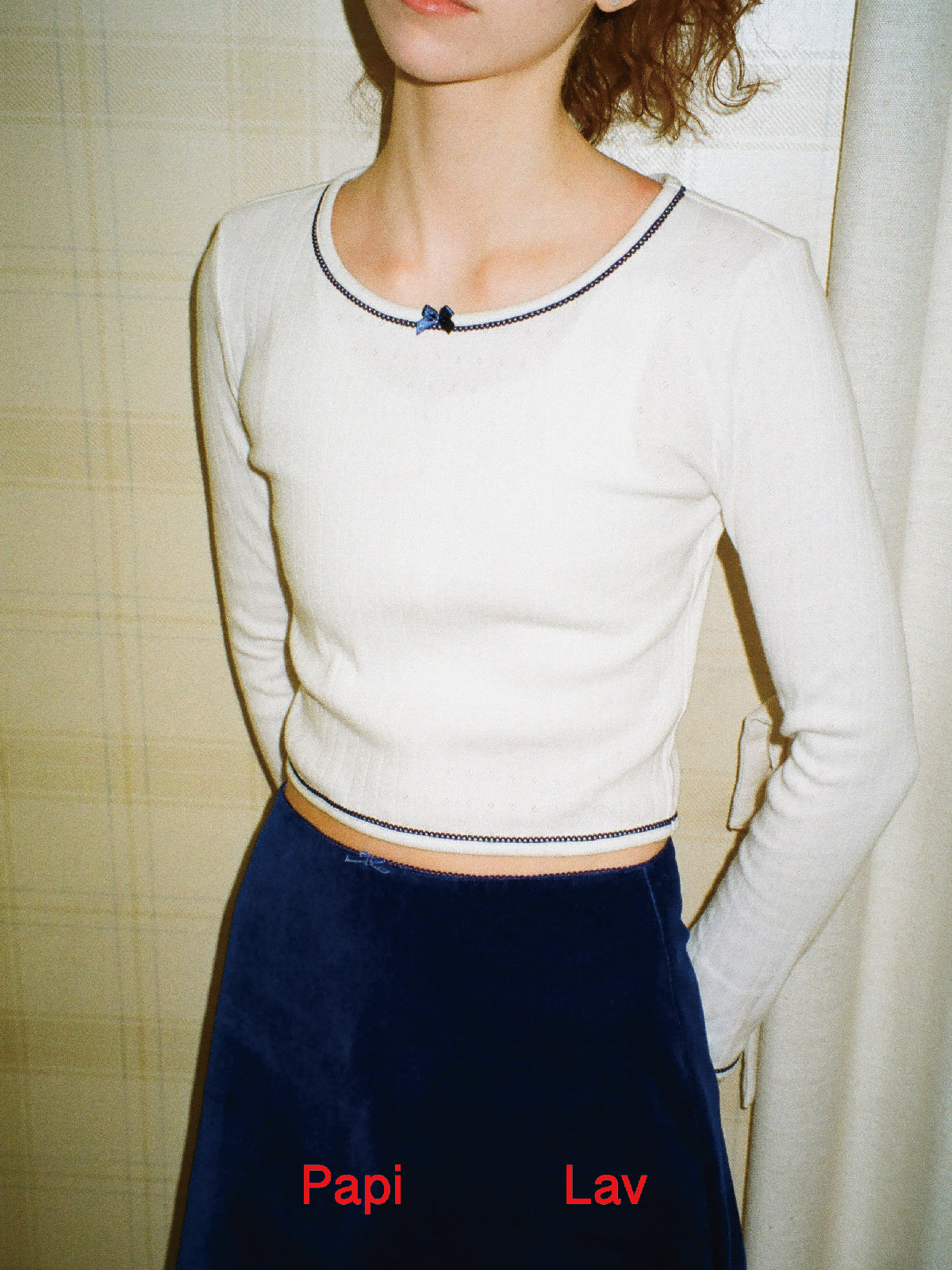 BLUE / WHITE KISSY TOP
