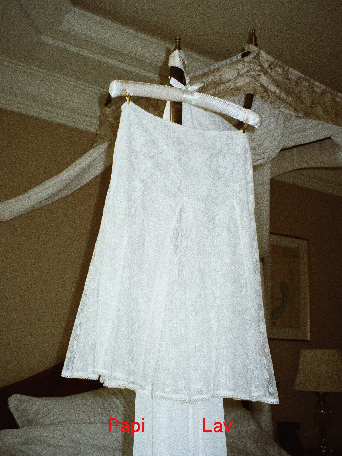 WHITE LACE GHOSTING FLARED SKIRT