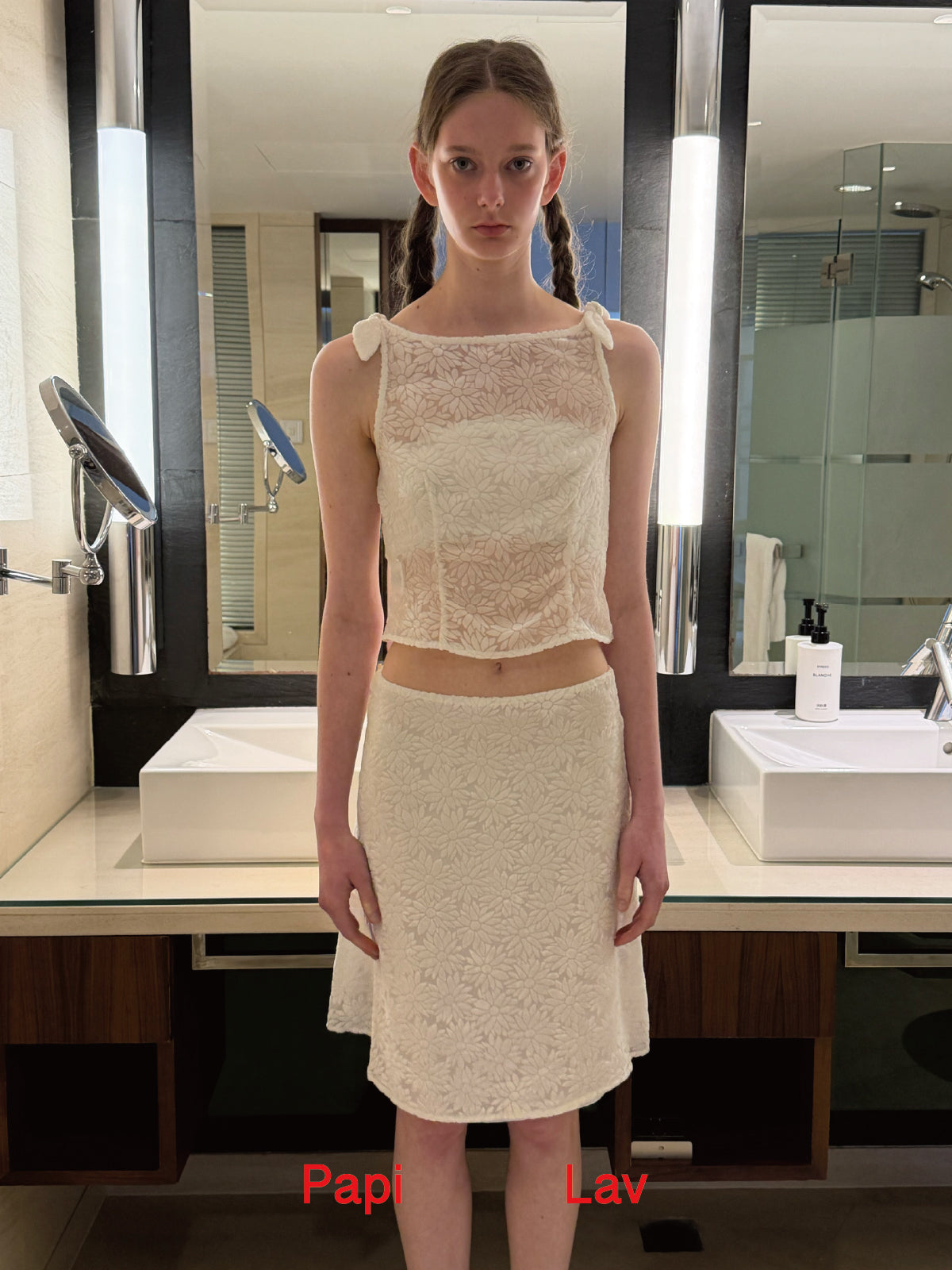 White Daisy Rosy top
