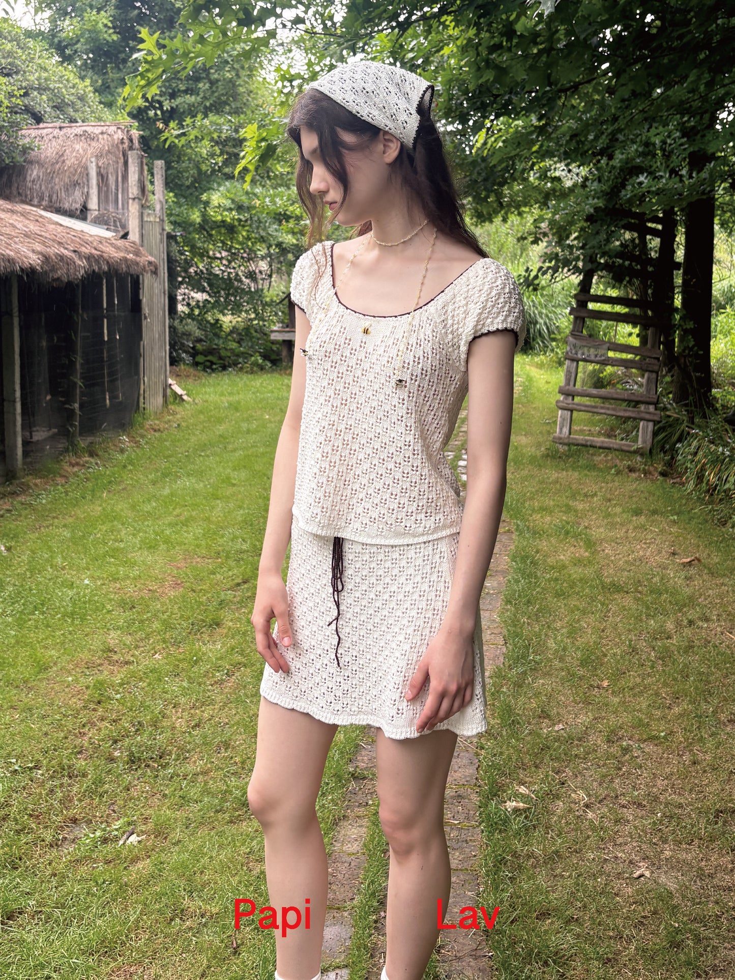 BEIGE BEE KNITTING SET
