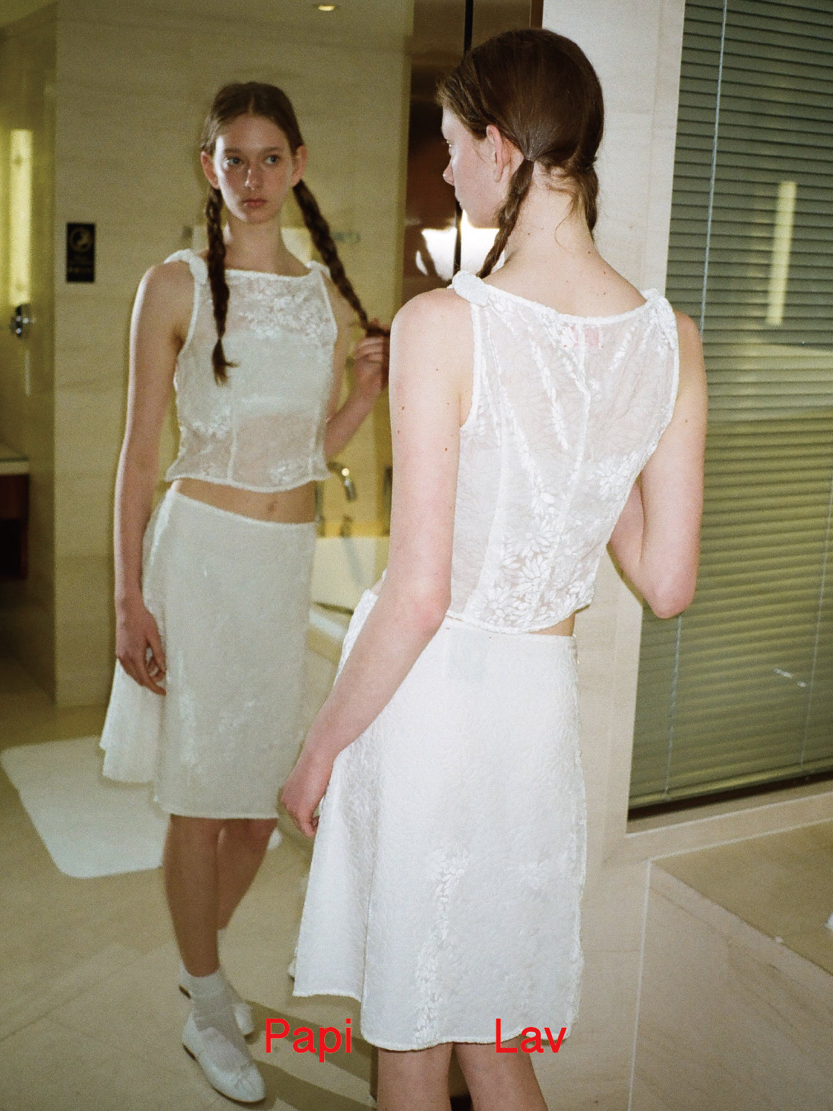 White Daisy Rosy top