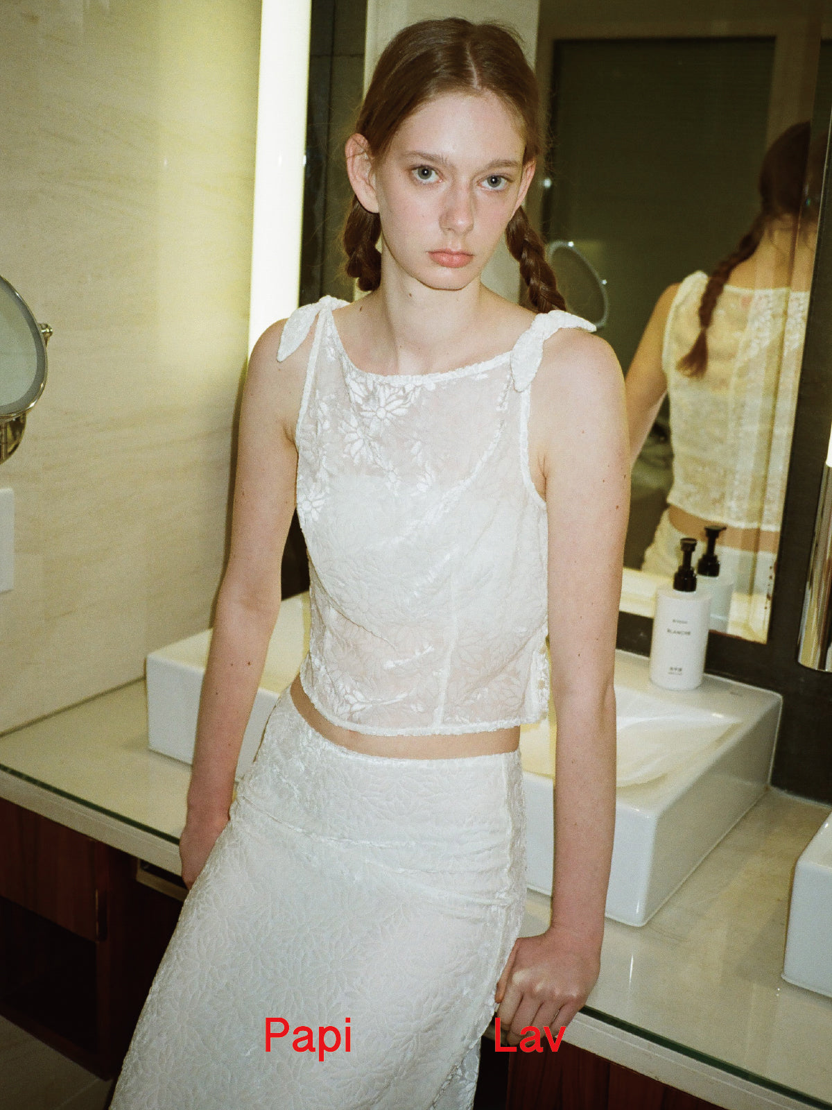 White Daisy Rosy top