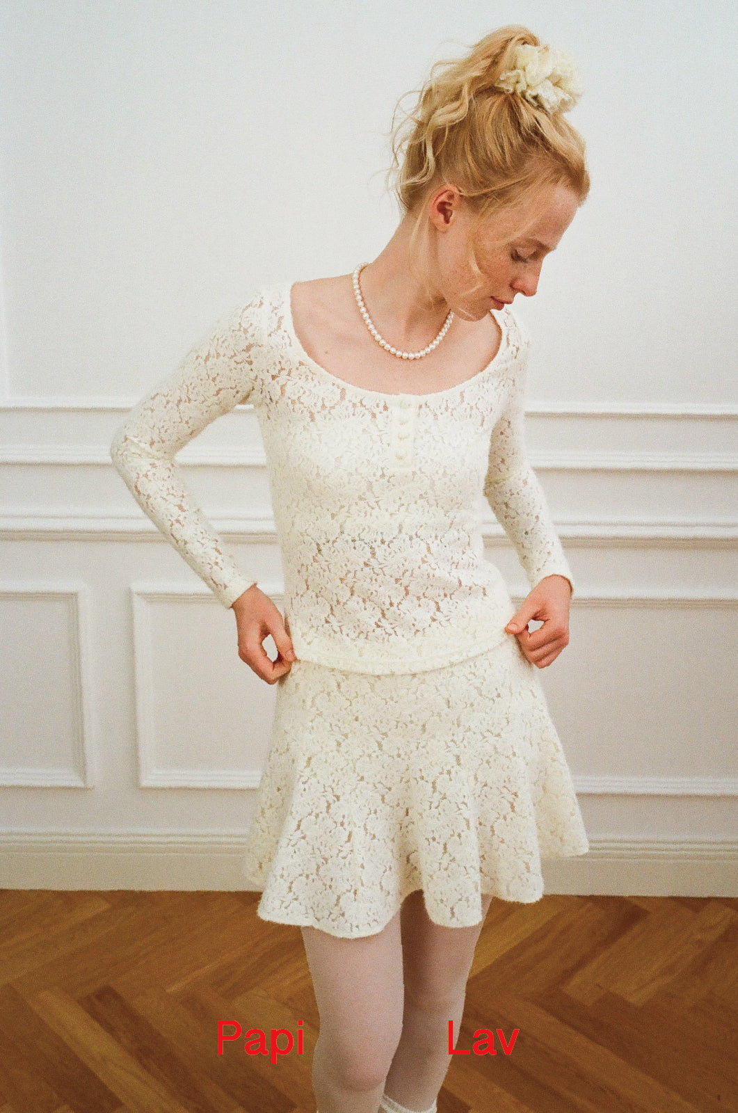 CREAM LACE ROSE TOP AND VAGUS SKIRT SET