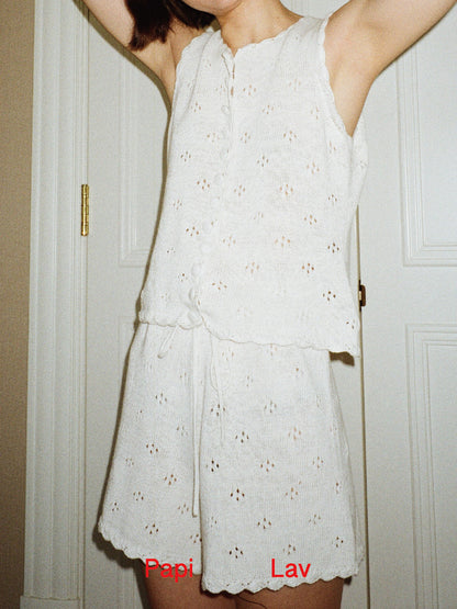 BEIGE DEMURE SHORTS